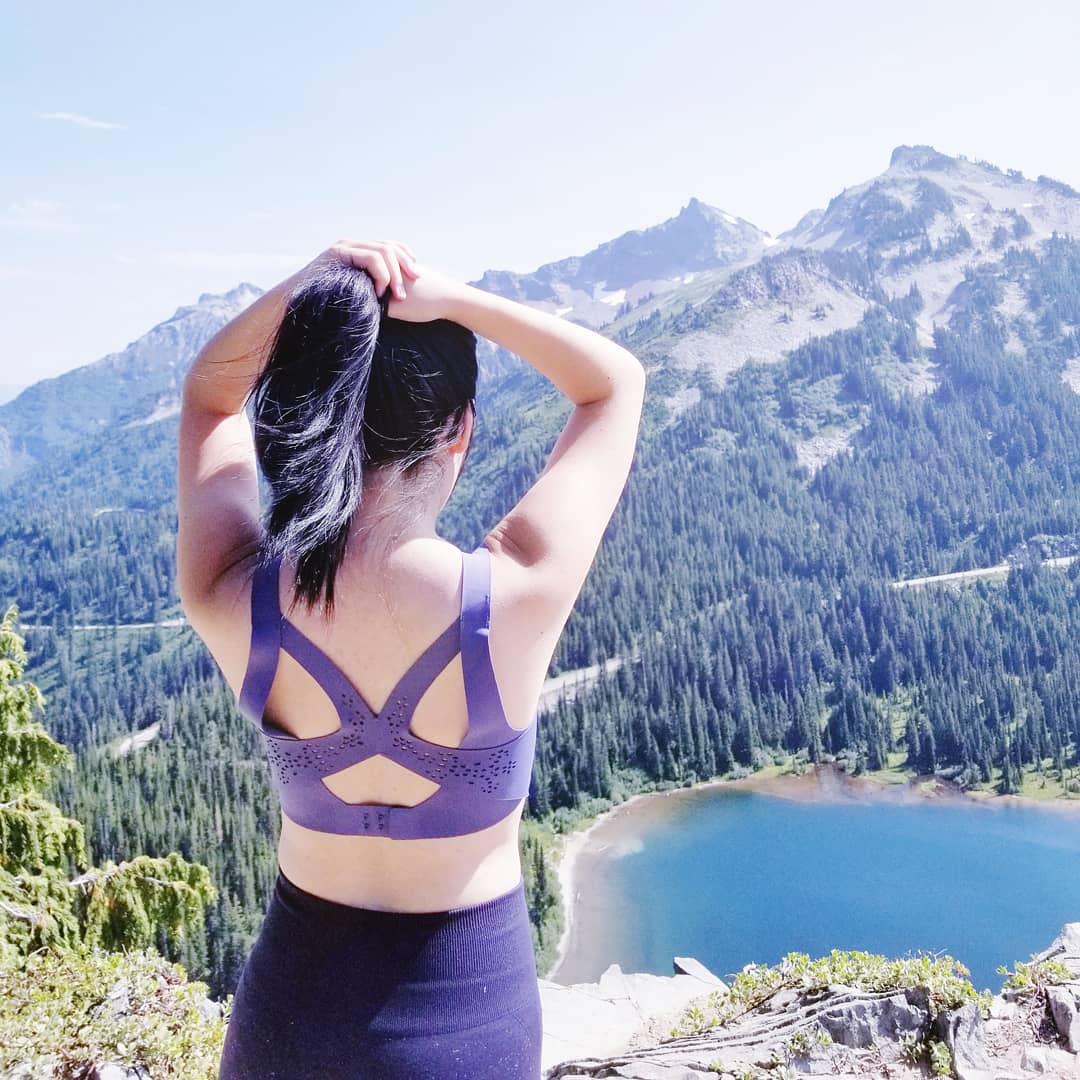 mount rainier reflection lakes hike with views of tatoosh mountain range, louise lake, and faraway rock